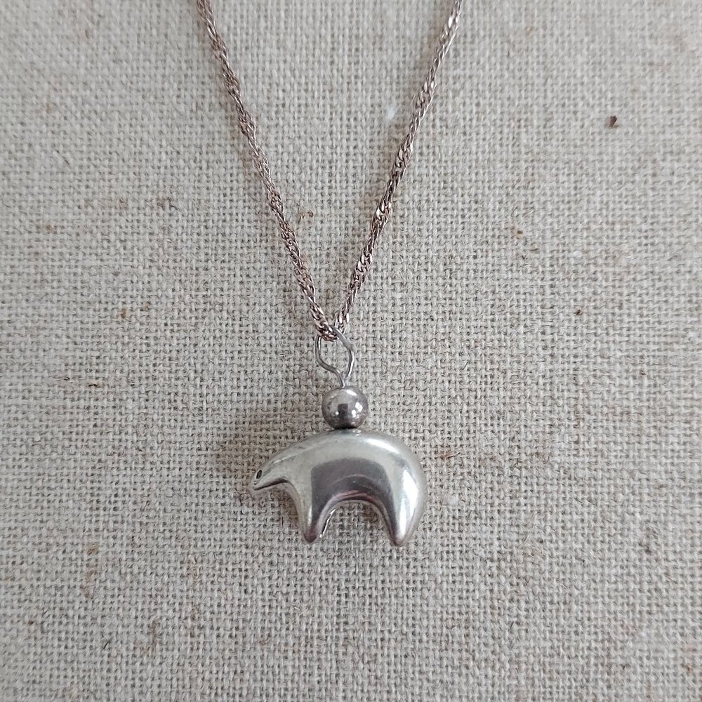 Zuni Sterling Bear Fetish on 18" Italy Sterling twisted chain